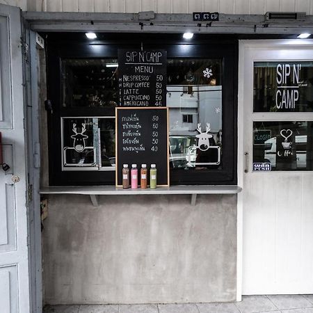 Sip N' Camp Hostel Банкок Екстериор снимка