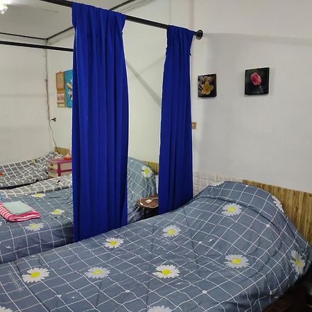 Sip N' Camp Hostel Банкок Екстериор снимка