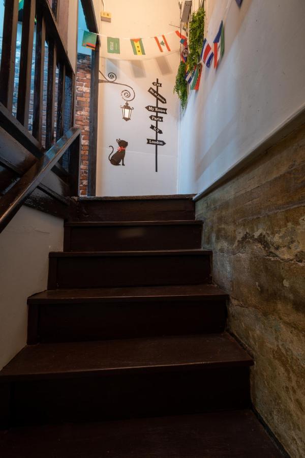 Sip N' Camp Hostel Банкок Екстериор снимка