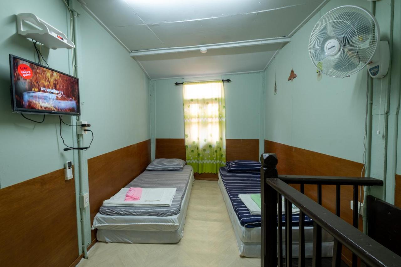 Sip N' Camp Hostel Банкок Екстериор снимка