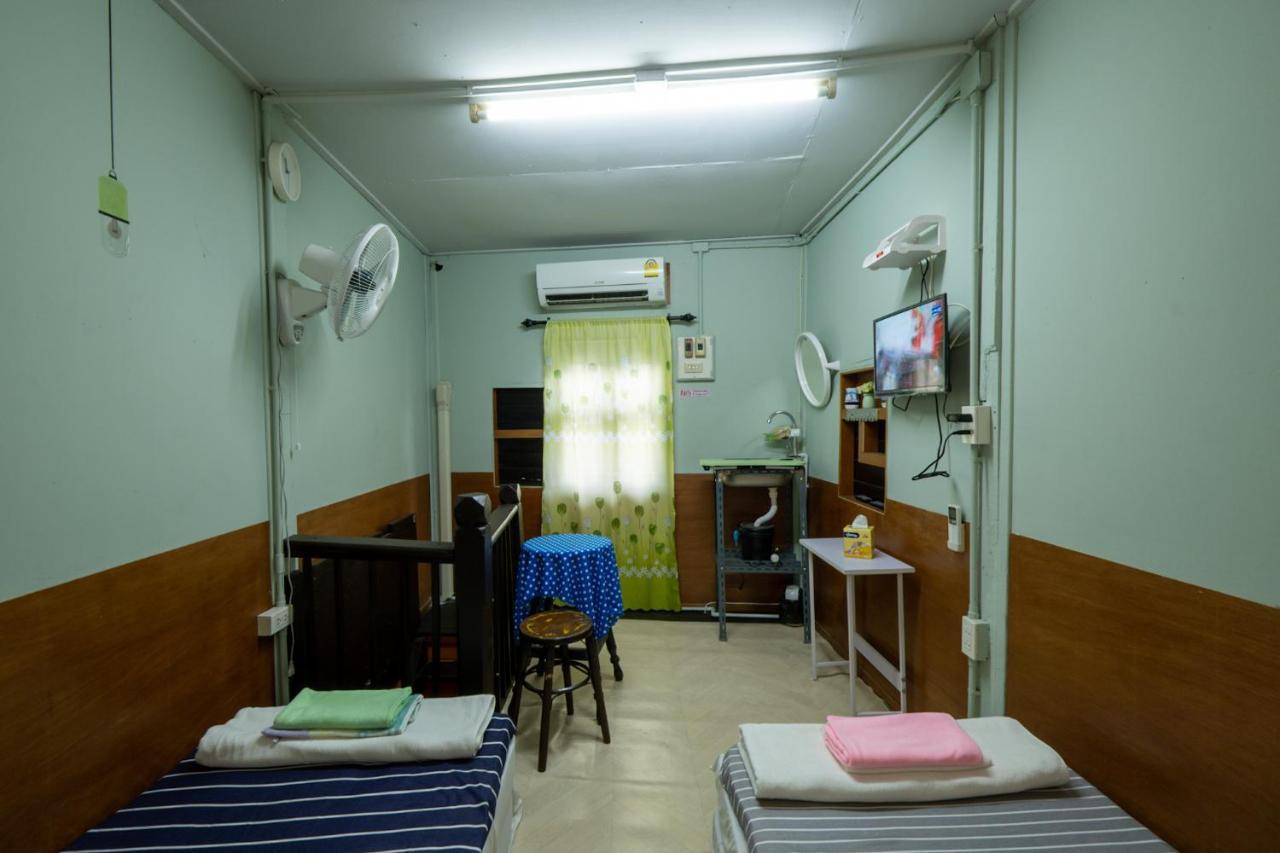 Sip N' Camp Hostel Банкок Екстериор снимка