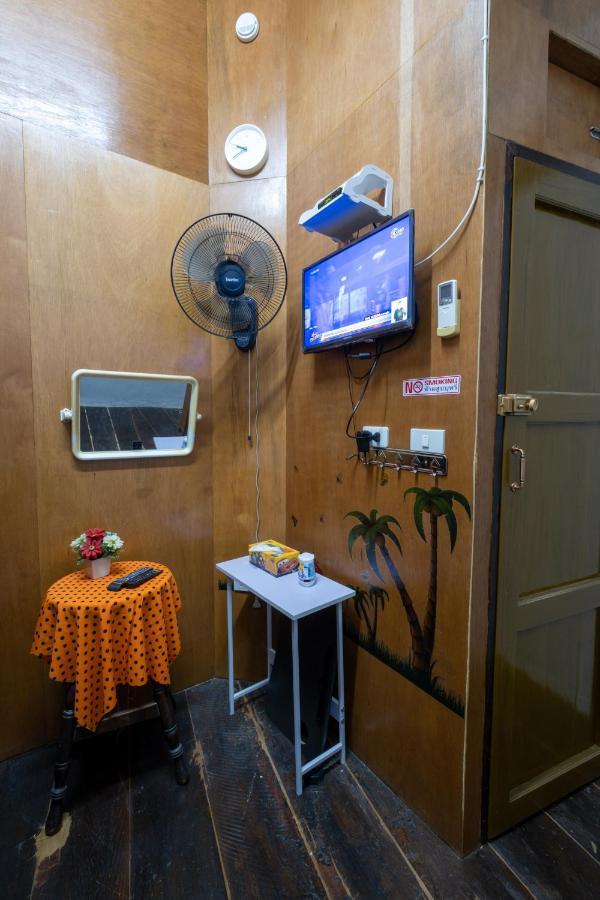 Sip N' Camp Hostel Банкок Екстериор снимка