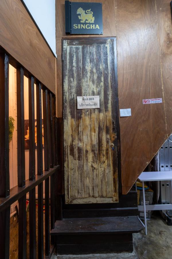 Sip N' Camp Hostel Банкок Екстериор снимка