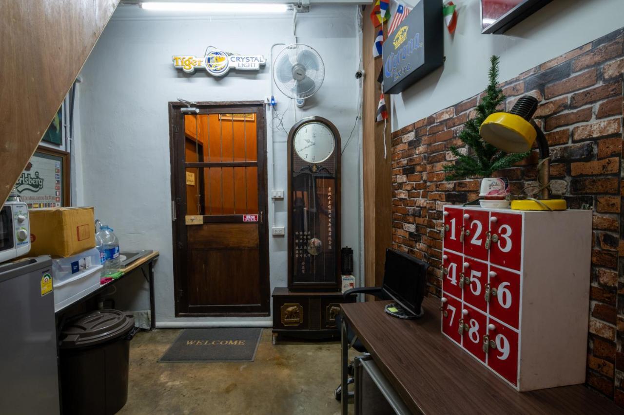 Sip N' Camp Hostel Банкок Екстериор снимка