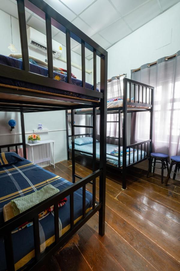 Sip N' Camp Hostel Банкок Екстериор снимка