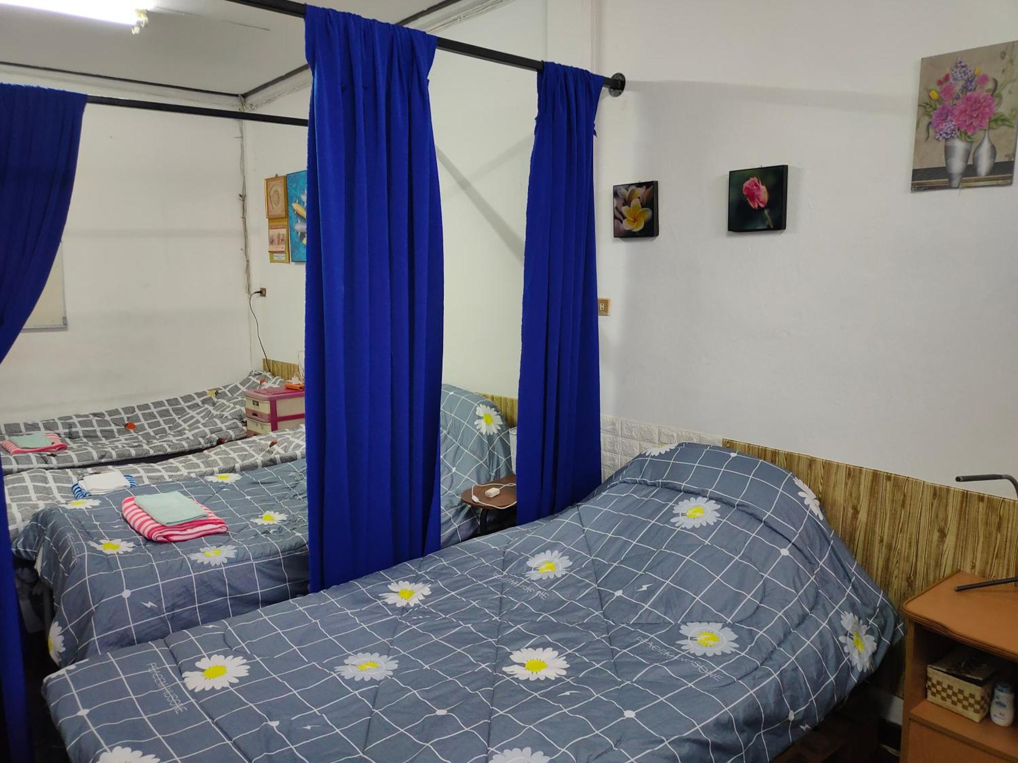 Sip N' Camp Hostel Банкок Екстериор снимка