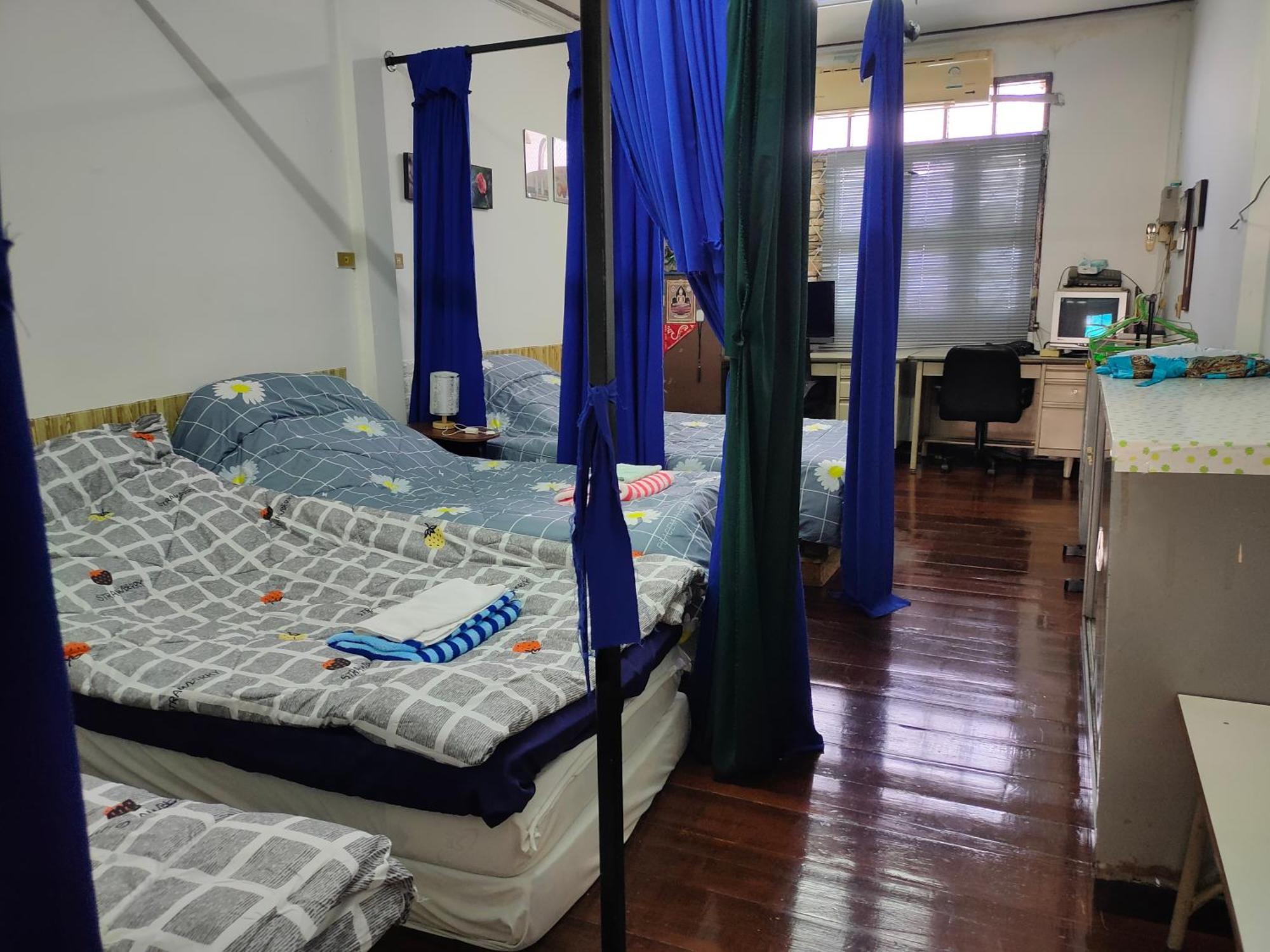 Sip N' Camp Hostel Банкок Екстериор снимка